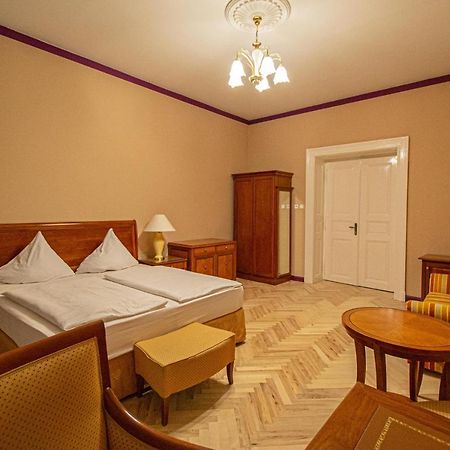 4 Bedrooms 130M2 Apartment At The Main City Square Prague Extérieur photo
